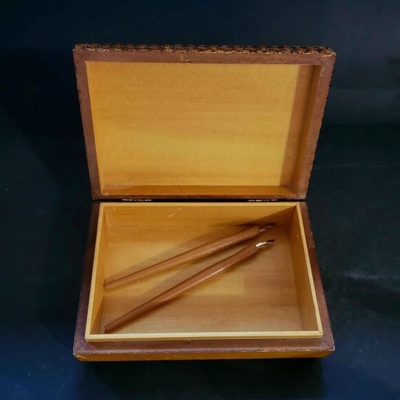 Vintage, Hand-Carved Wooden Trinket Or Jewelry Box - Picture 5 of 9